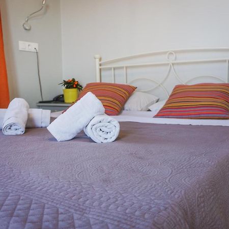 Aphrodite Art Hotel Aegina エクステリア 写真