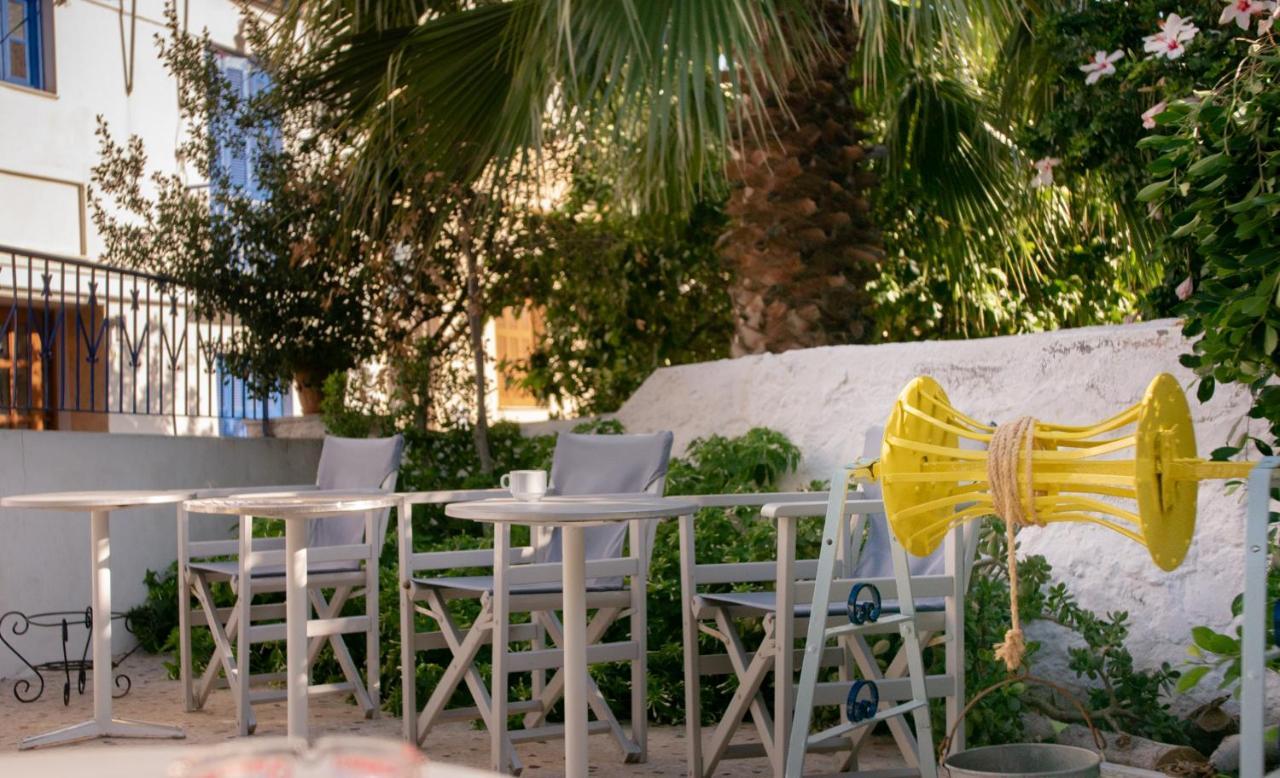 Aphrodite Art Hotel Aegina エクステリア 写真