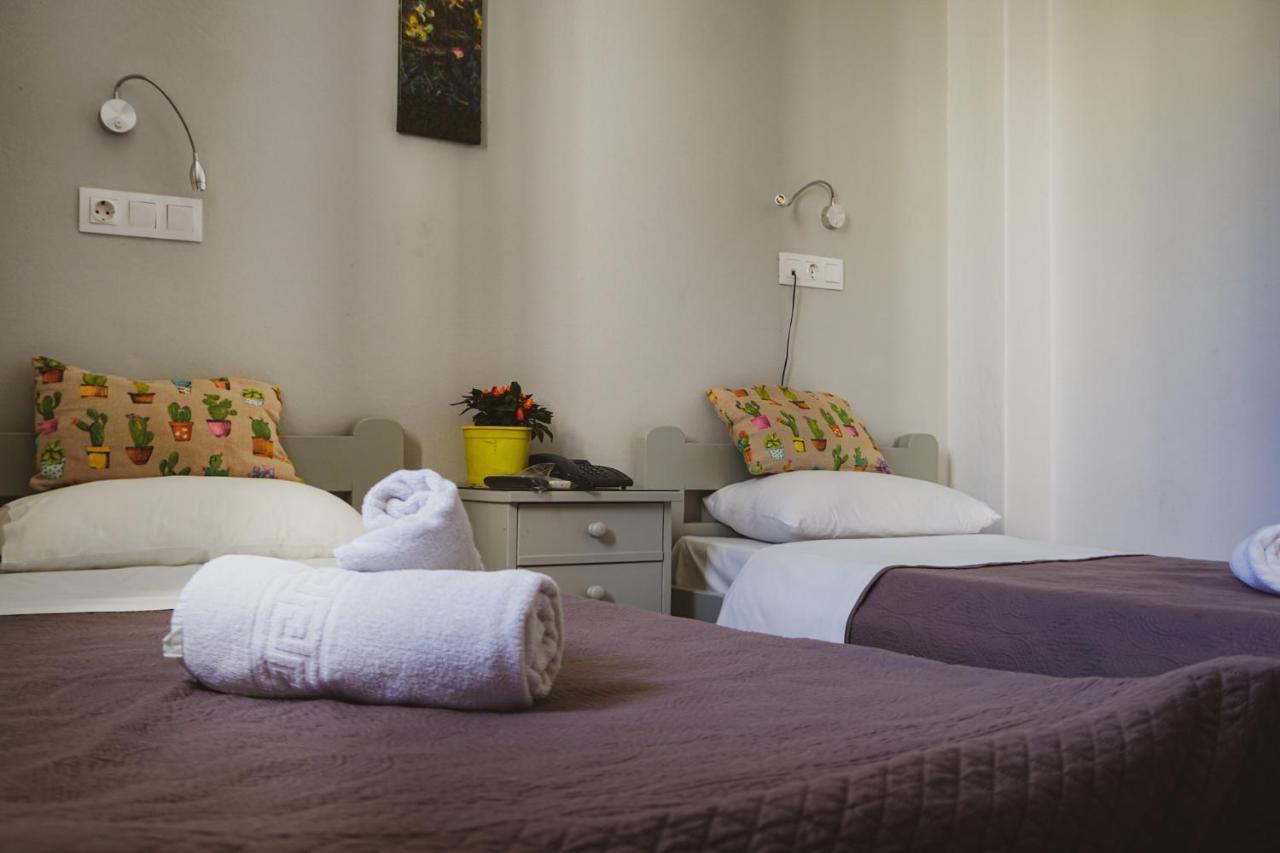 Aphrodite Art Hotel Aegina エクステリア 写真