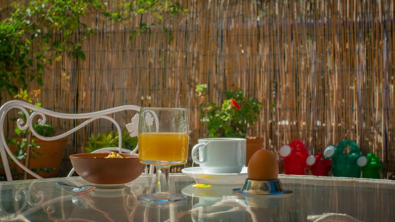 Aphrodite Art Hotel Aegina エクステリア 写真