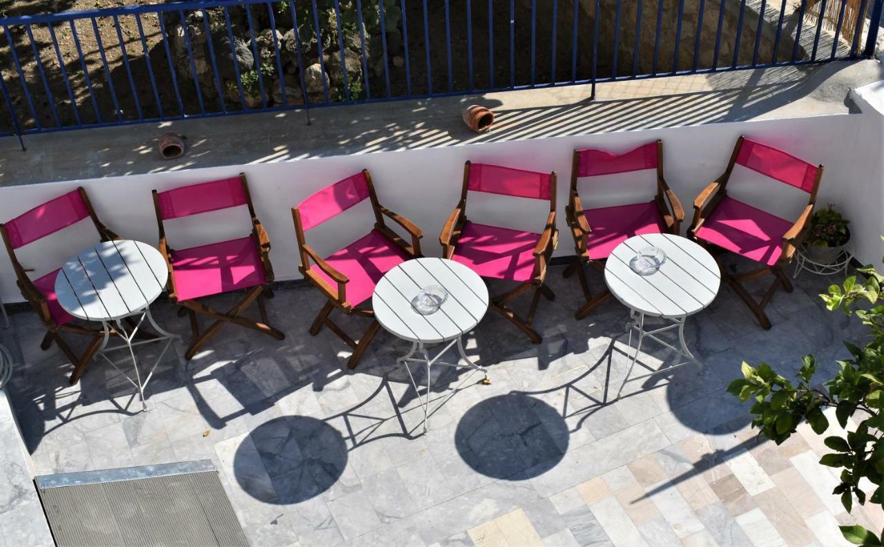 Aphrodite Art Hotel Aegina エクステリア 写真
