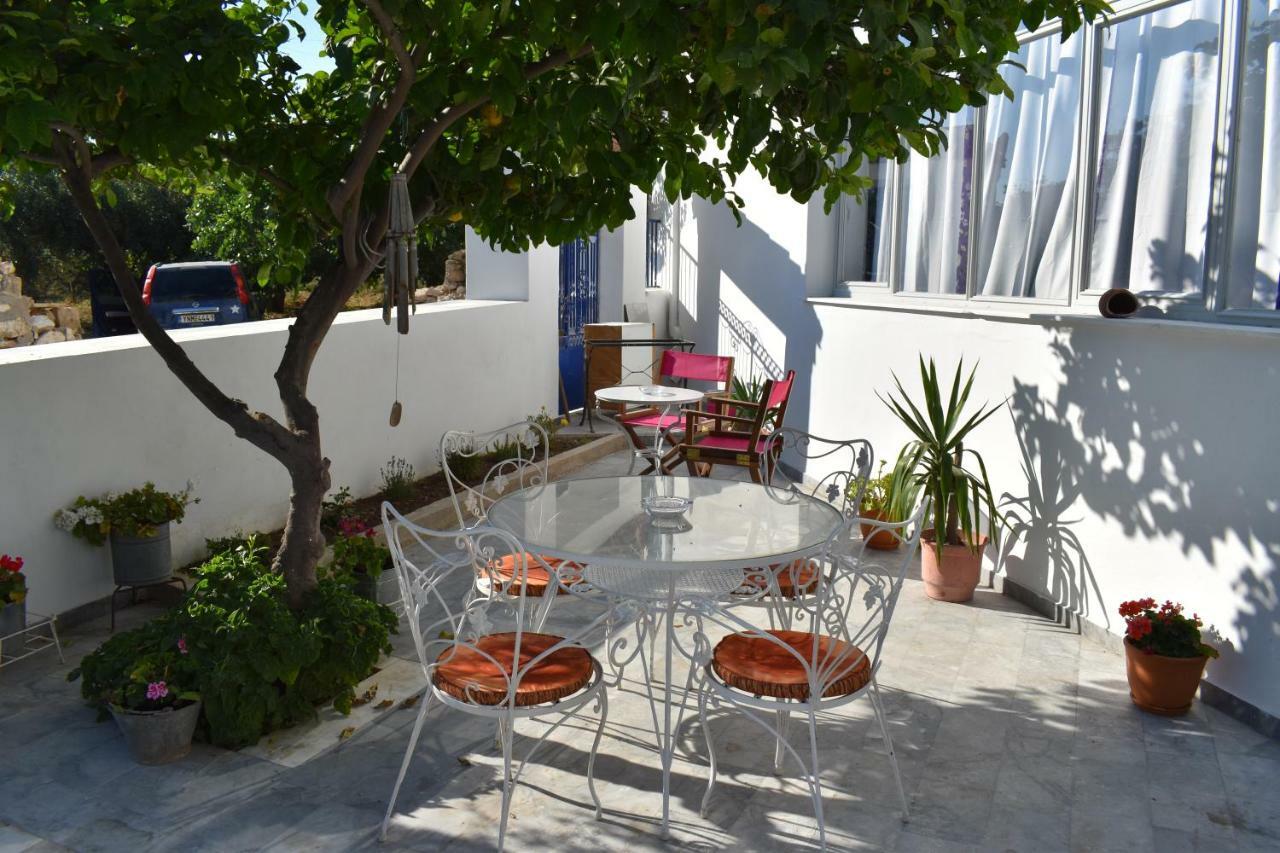 Aphrodite Art Hotel Aegina エクステリア 写真