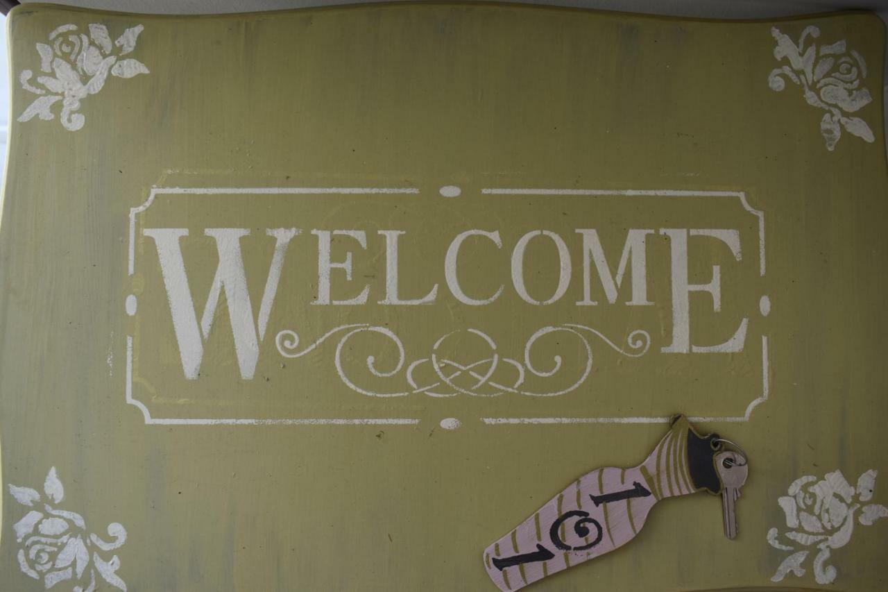 Aphrodite Art Hotel Aegina エクステリア 写真