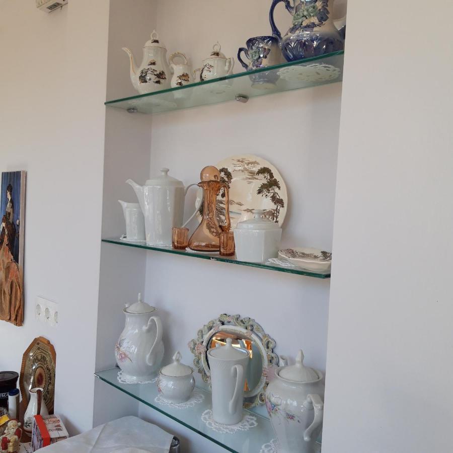 Aphrodite Art Hotel Aegina エクステリア 写真
